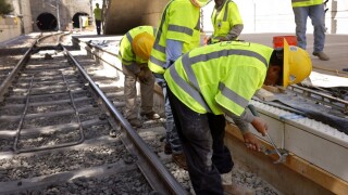 Texas removes mandate for construction worker water breaks amid heat